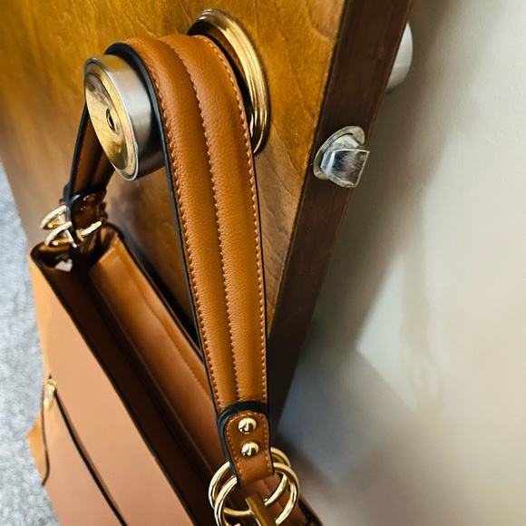 Gorgeous Chestnut Brown Vegan Leather Shoulder Tote Satchel NWOT - Picture 15 of 15